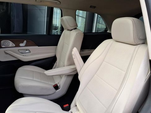 Certified 2023 Mercedes-Benz GLS 450 4MATIC image 31