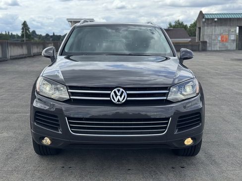 Used 2012 Volkswagen Touareg TDI image 8