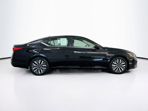 Used 2023 Nissan Altima 2.5 SV w/ SV Premium Package FWD image 10
