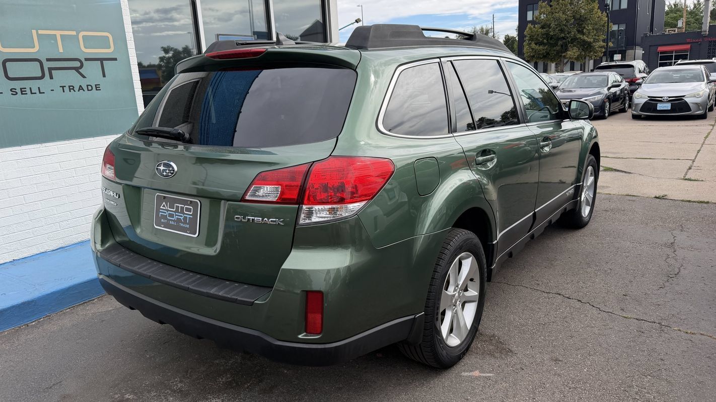 Used 2013 Subaru Outback 2.5i Limited AWD/4WD image 2