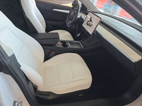 Used 2023 Tesla Model 3 Standard Range RWD image 5