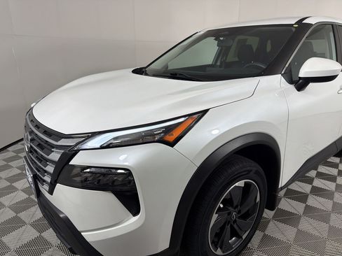 Used 2024 Nissan Rogue SV AWD/4WD image 28