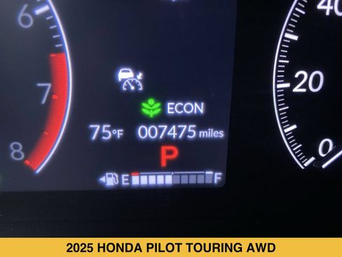 Used 2025 Honda Pilot Touring image 4