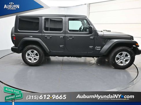 Used 2019 Jeep Wrangler Unlimited Sport S AWD/4WD image 17