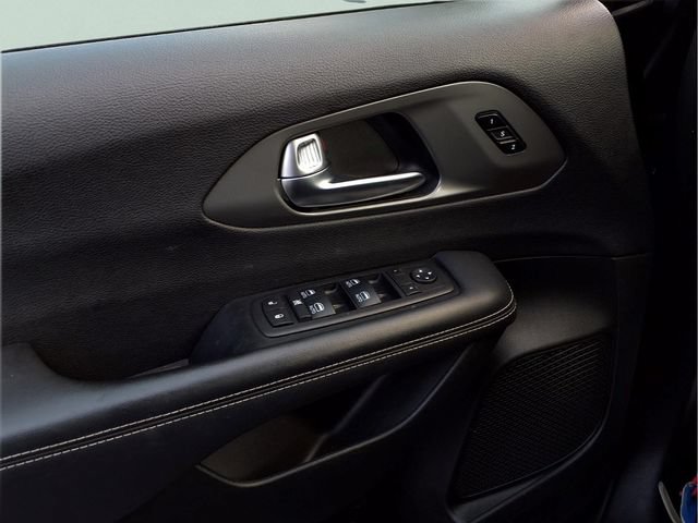 Used 2025 Chrysler Pacifica Select FWD image 14