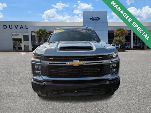 Used 2024 Chevrolet Silverado 2500 Custom w/ Custom Value Package image 9