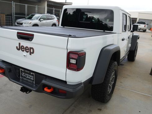 Used 2025 Jeep Gladiator Mojave w/ Convenience Group image 5