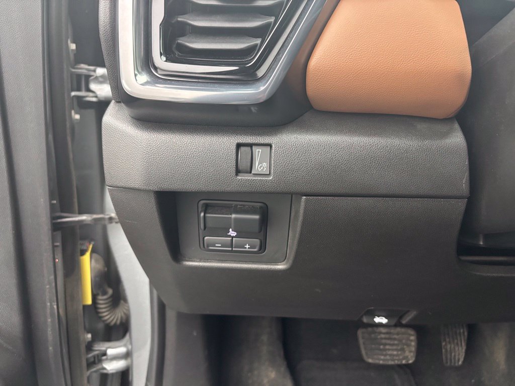 Used 2024 GMC Canyon AT4 w/ Technology Package AWD/4WD image 28