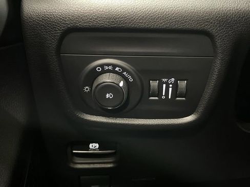 Used 2024 Jeep Grand Cherokee Limited image 25