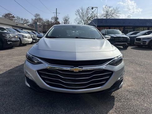 Used 2020 Chevrolet Malibu LT image 2