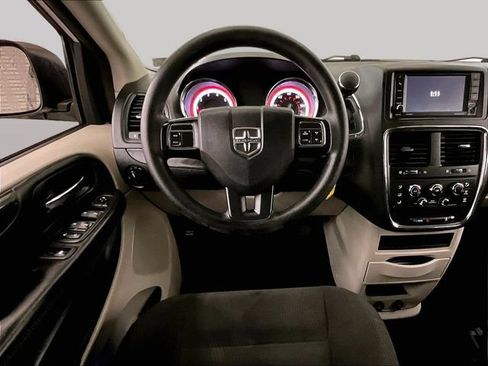 Used 2019 Dodge Grand Caravan SE FWD image 6