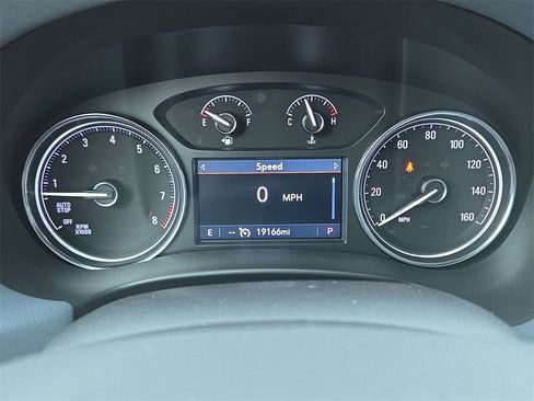 Used 2024 Buick Enclave Essence image 25