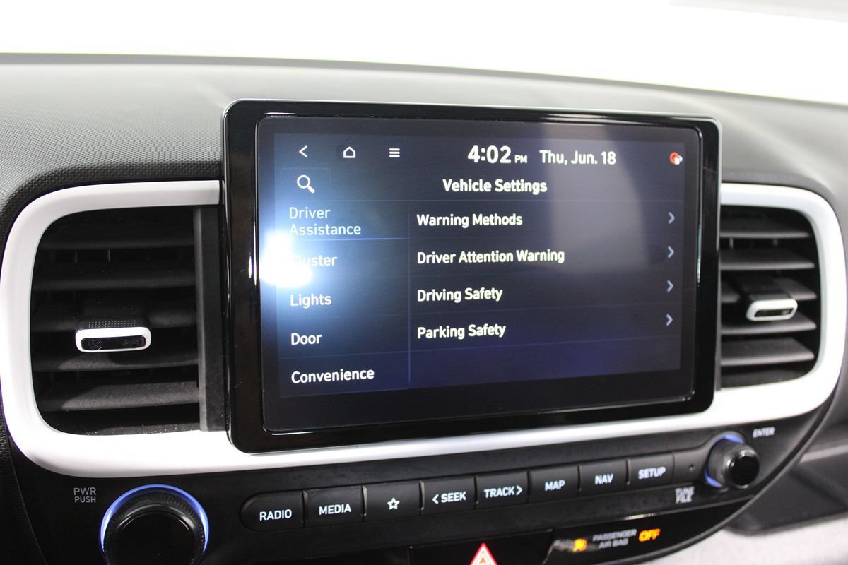 Used 2023 Hyundai Venue Limited FWD image 23