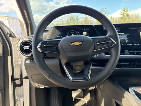 New 2025 Chevrolet Equinox LT w/ Safety and Technology Package image 68
