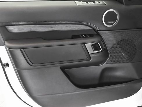 Used 2023 Land Rover Discovery HSE R-Dynamic image 9