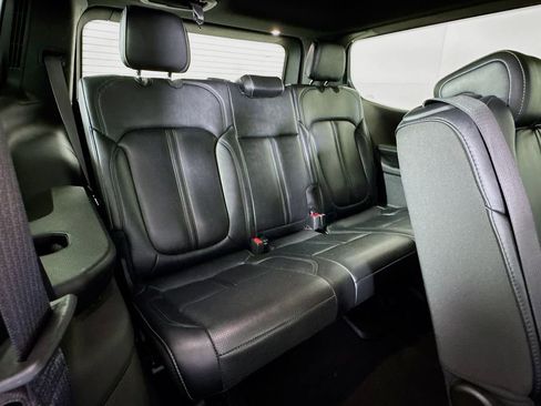 Used 2024 Jeep Wagoneer Series II w/ Flexible Seating Group RWD image 28