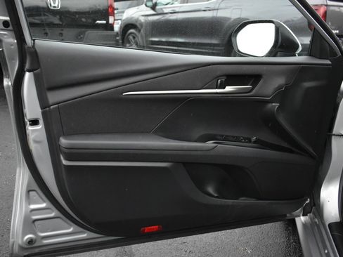 Used 2025 Toyota Camry LE image 12