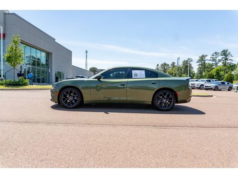Used 2022 Dodge Charger SXT w/ Blacktop Package image 8