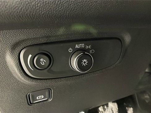 Used 2023 GMC Terrain SLE w/ Driver Convenience Package image 11