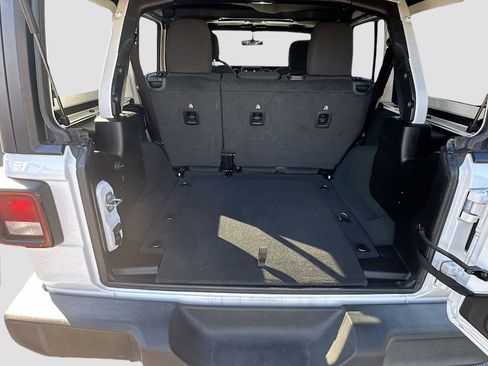 Used 2022 Jeep Wrangler Unlimited Sport image 29