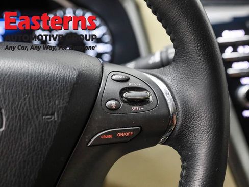 Used 2023 Nissan Murano SV image 16