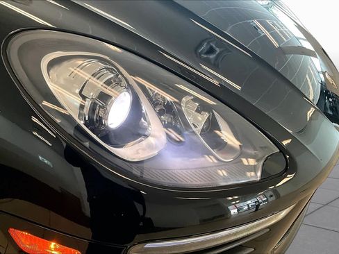 Used 2018 Porsche Macan S AWD/4WD image 25
