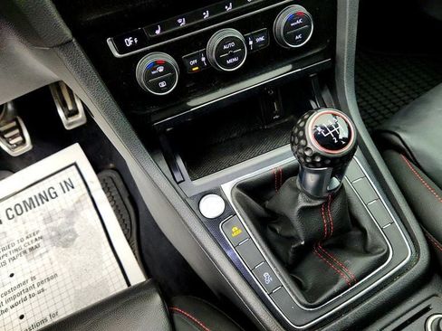 Used 2017 Volkswagen GTI SE FWD image 17
