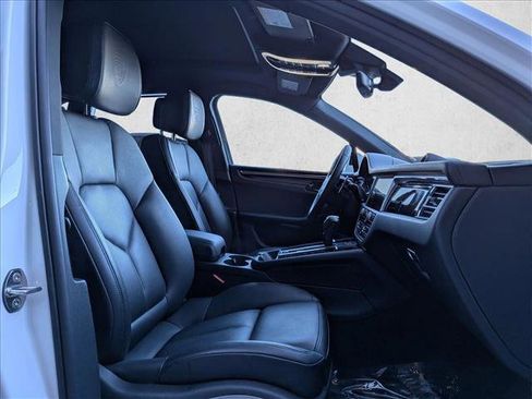 Used 2025 Porsche Macan Turbo image 25