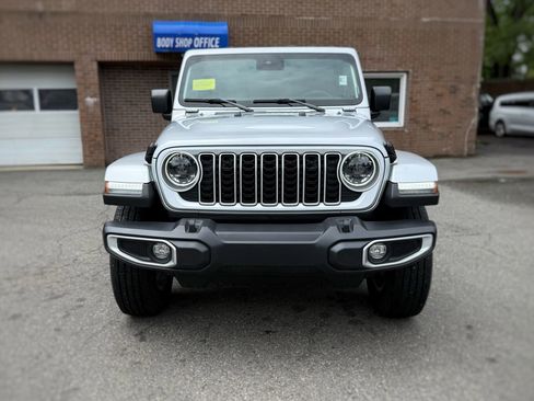Used 2024 Jeep Wrangler Unlimited Sahara AWD/4WD image 2