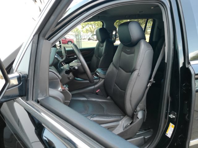 Used 2018 Cadillac Escalade ESV 4WD image 14