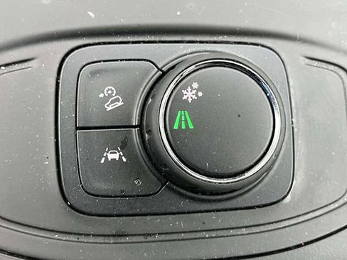 Used 2024 GMC Terrain SLE image 21