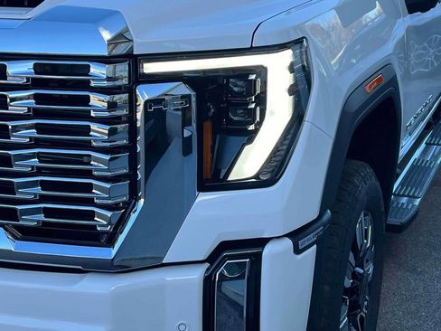 New 2026 GMC Sierra 2500 Denali w/ Denali Reserve Package AWD/4WD image 9