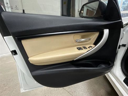 Used 2017 BMW 320i Sedan image 10