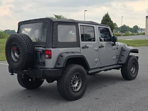 Used 2017 Jeep Wrangler Unlimited Sport w/ Connectivity Group AWD/4WD image 8