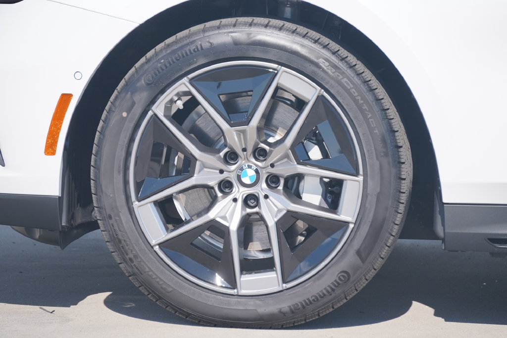 Used 2026 BMW 530i w/ Convenience Package RWD image 5