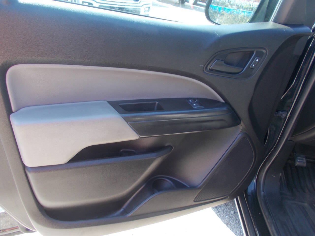 Used 2019 Chevrolet Colorado W/T RWD image 12