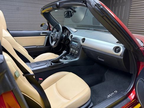 Used 2010 MAZDA MX-5 Miata Grand Touring w/ Premium Pkg image 23