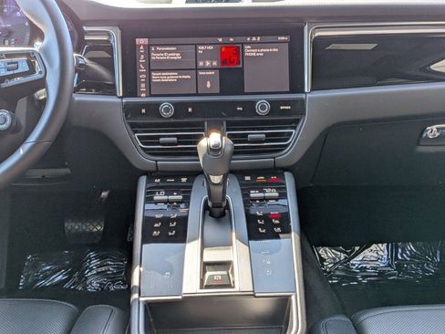 Certified 2024 Porsche Macan image 20