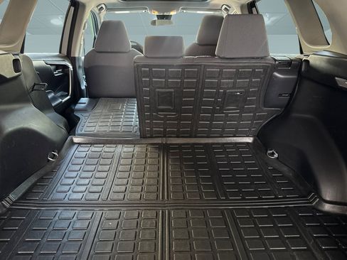 Used 2019 Toyota RAV4 XLE w/ Carpet Mat Package AWD/4WD image 23