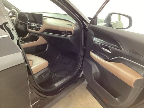 Used 2025 Toyota Grand Highlander AWD Hybrid image 18