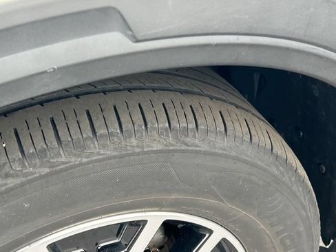 Used 2019 Nissan Pathfinder SL AWD/4WD image 18