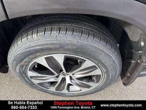 Certified 2023 Toyota Highlander XLE image 11