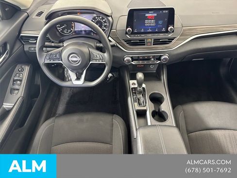 Used 2025 Nissan Altima 2.5 SV FWD image 25