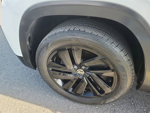 Used 2023 Volkswagen Atlas Cross Sport SE w/ Black Wheel Package image 19