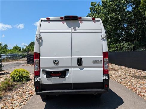 Used 2023 RAM ProMaster 2500 w/ Convenience Group FWD image 4