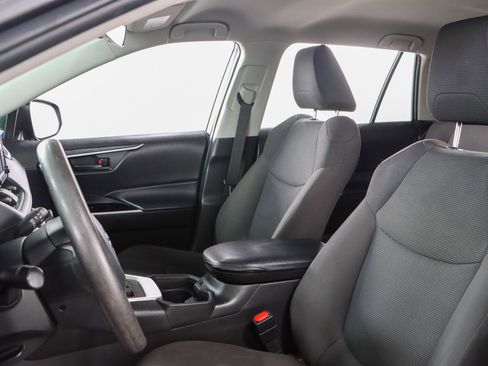 Used 2021 Toyota RAV4 LE image 23