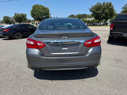 Used 2016 Nissan Altima 2.5 SR w/ LED Appearance Package FWD image 4