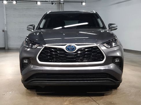 Certified 2024 Toyota Highlander XLE AWD/4WD image 2