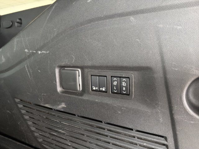 Certified 2024 Chevrolet Suburban High Country AWD/4WD image 18