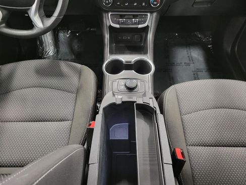 Used 2024 GMC Terrain SLE image 17